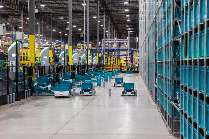 Skypod system robots conveying pallets in warehouse